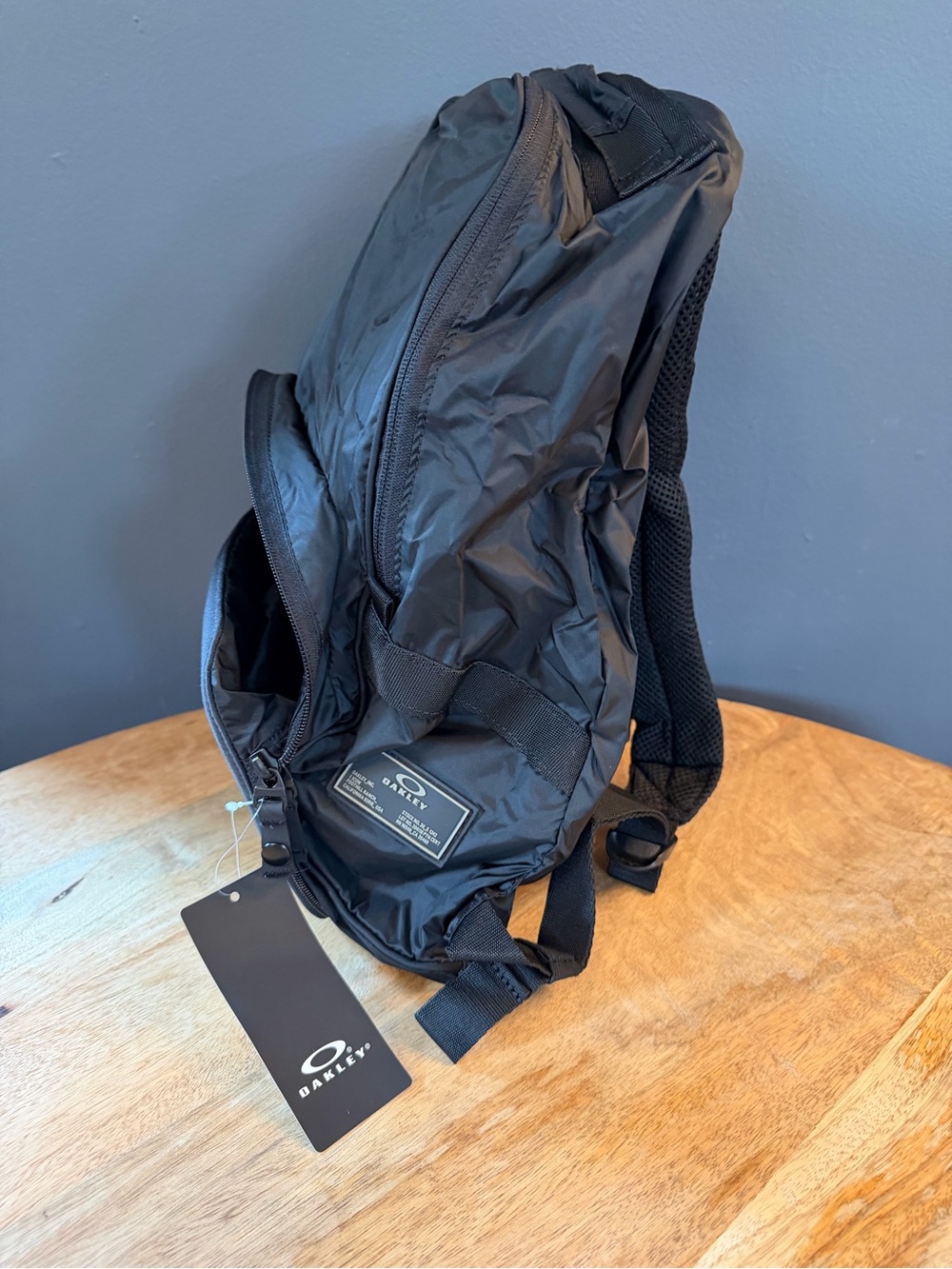 Oakley Black Crestible Packable BP Backpack. - Picture 5 of 9